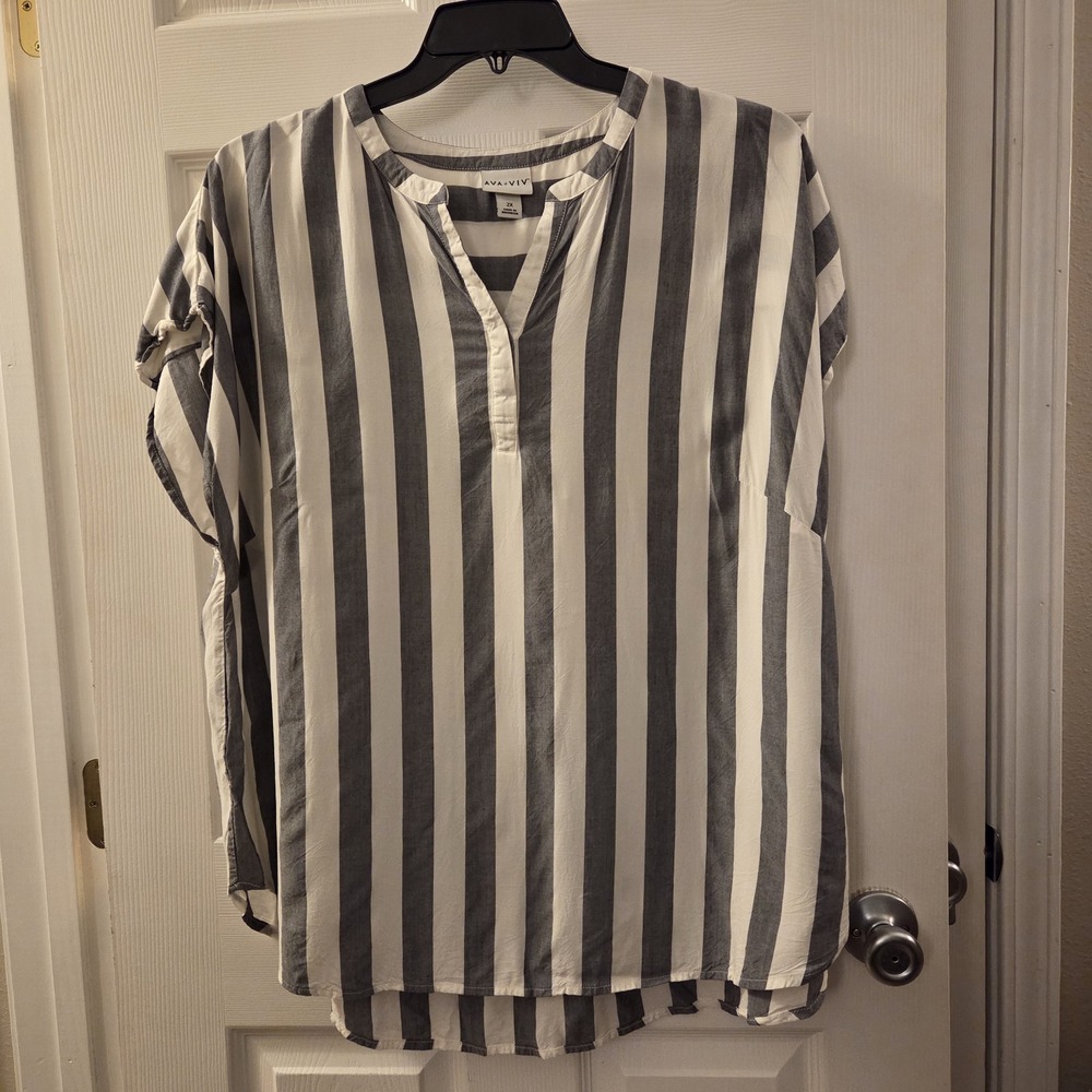 Ava & Viv sz 2X gray/wht striped top 100% rayon lightweight casual summer